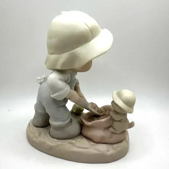 Vintage 1993 Precious Moments Figure "nothing can dampen the spirit of caring" - Picture 2 of 6